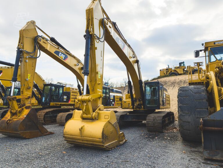 2016 CATERPILLAR 349F1