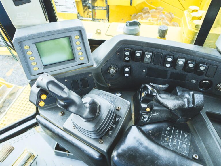 2004-d8t-12